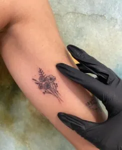 Tatuaje de linea fina en almeria